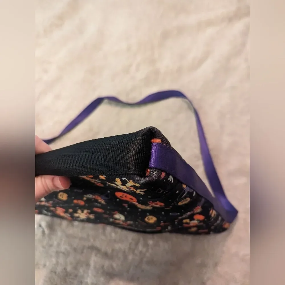 Disney Parks Harveys 2021
Halloween Mickey And Friends
Crossbody Bag. - Picture 5 of 9